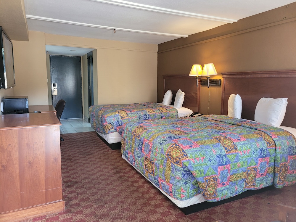Room, 2 Queen Beds, Non Smoking photo 1