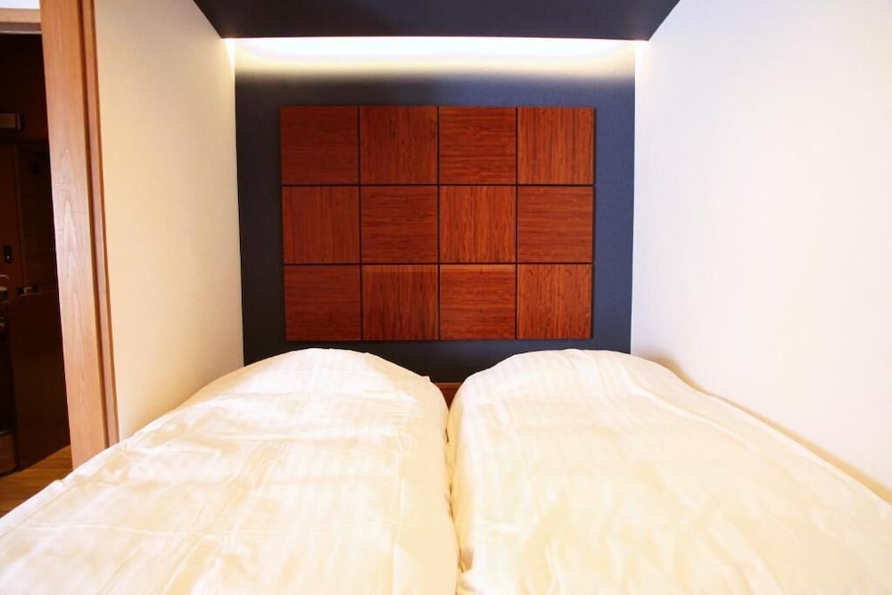 Twin Room - Photo 17