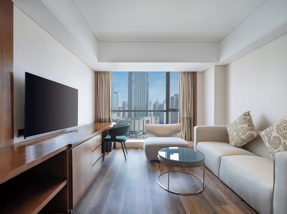 Suite, 1 King Bed, Club Lounge Access - Photo 6