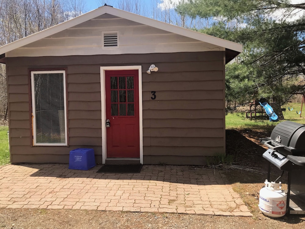 Superior Cottage w/Queen Bed and queen pullout sofa (easy water access,) photo 1