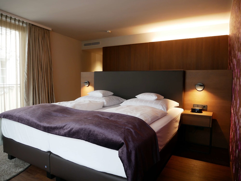 Superior Room, 1 King Bed, Annex Building photo 2
