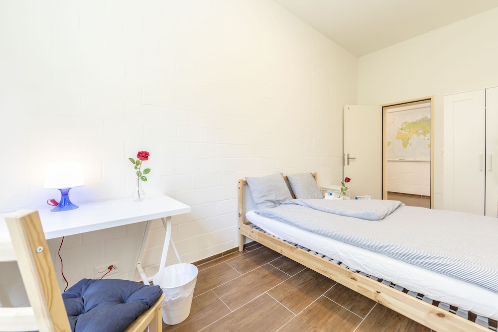 Basic Double Room (Yellow Inn 9) photo 3