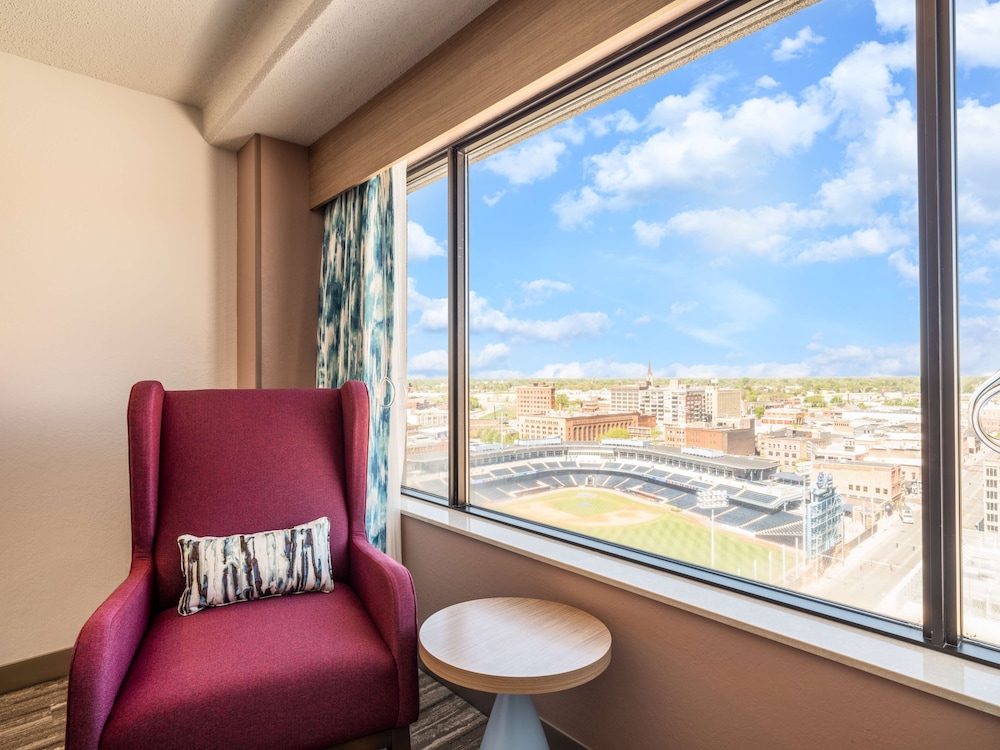 Room, 1 King Bed, Accessible (Mobility & Hearing, Roll-In Shower) - Photo 4