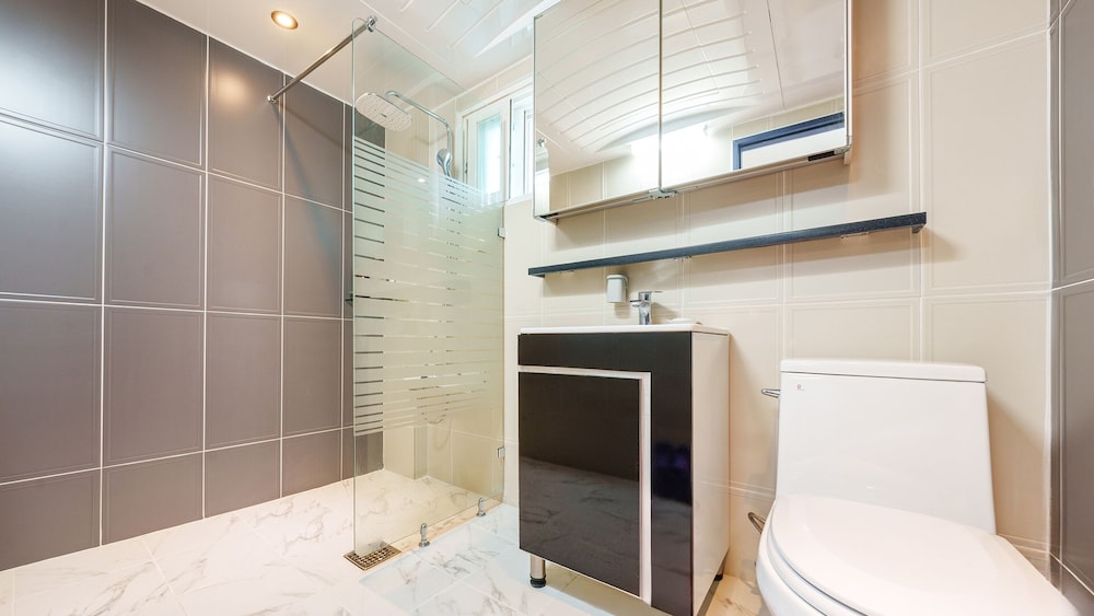 Basic Room, 1 Bedroom (Room 302) - Photo 8