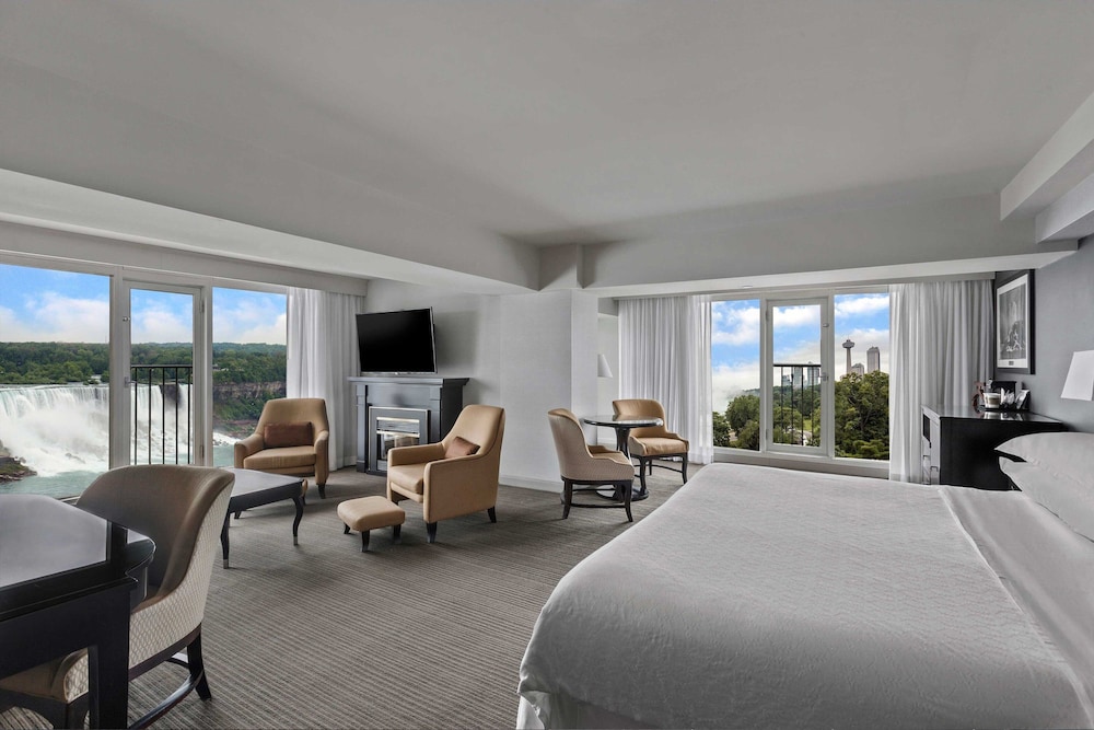 Junior Suite, 1 King Bed With Sofa Bed, American Falls View, Corner
