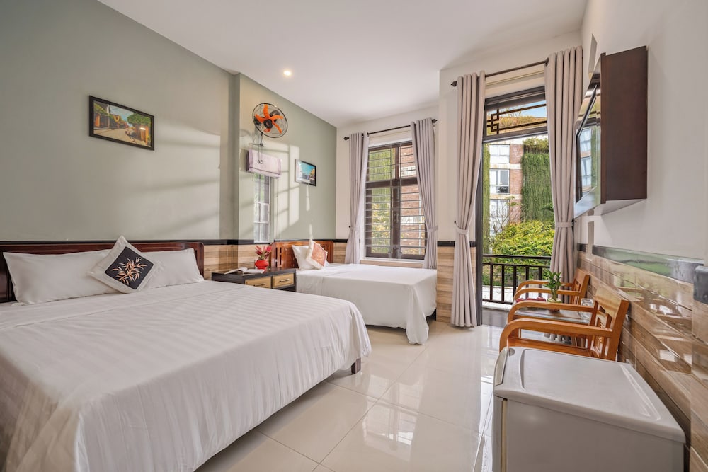 Deluxe Triple Room, Balcony, Garden View