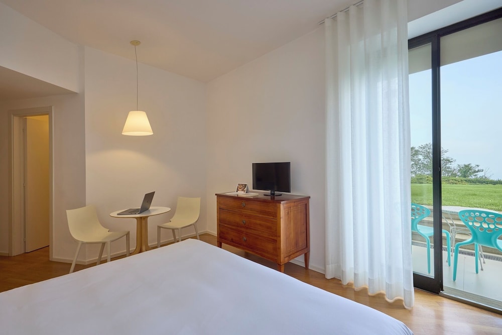 Superior Double or Twin Room, Sea View, Garden Area photo 1