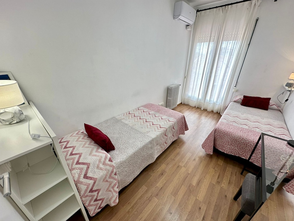 Comfort Twin Room, Shared Bathroom photo 3