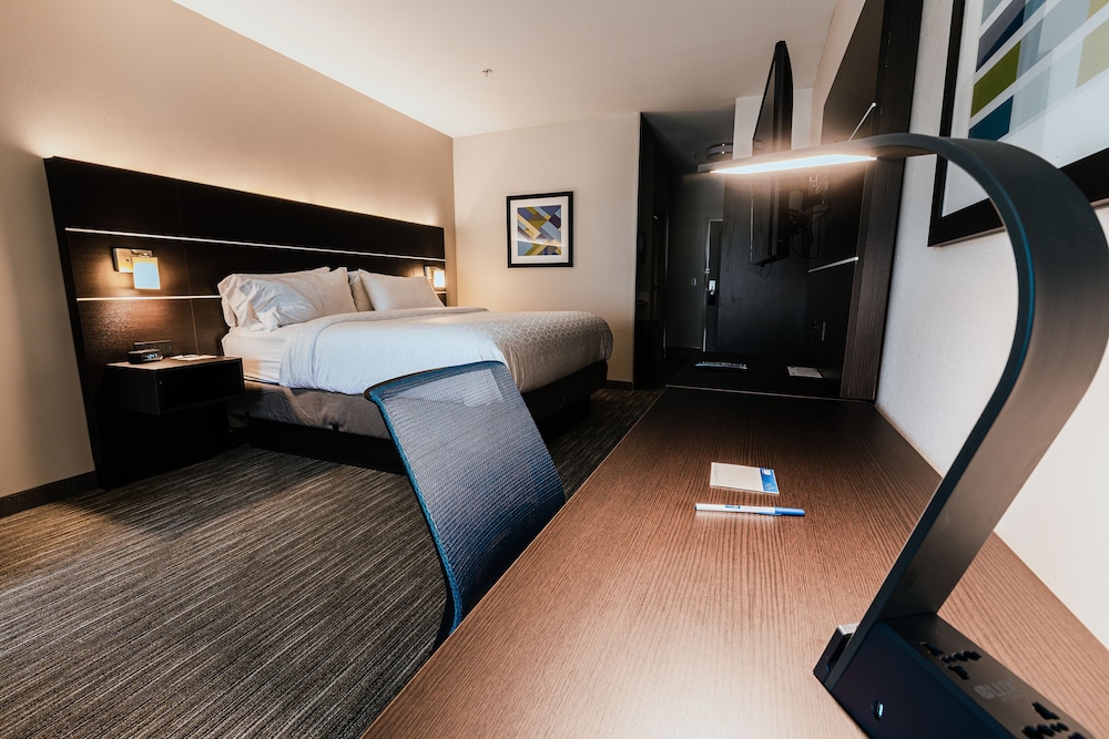 Suite, 1 King Bed, Non Smoking - Photo 1