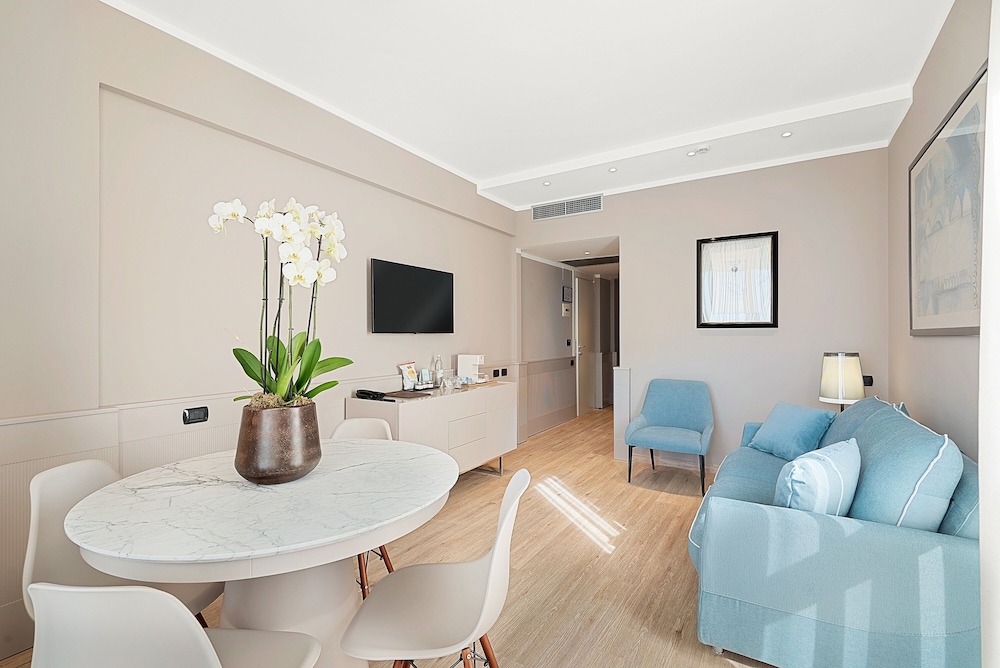 Suite, Terrace, Oceanfront - Photo 4