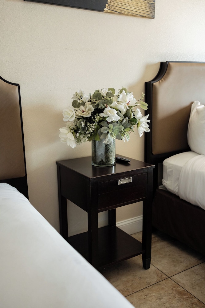 Room, 2 Queen Beds, Non Smoking photo 2