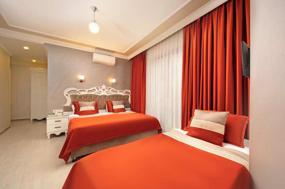 Deluxe Triple Room photo 3