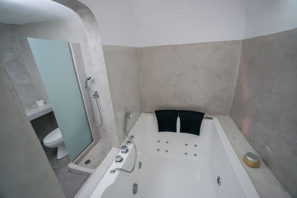 Traditional Double Room (Without View) - Photo 2