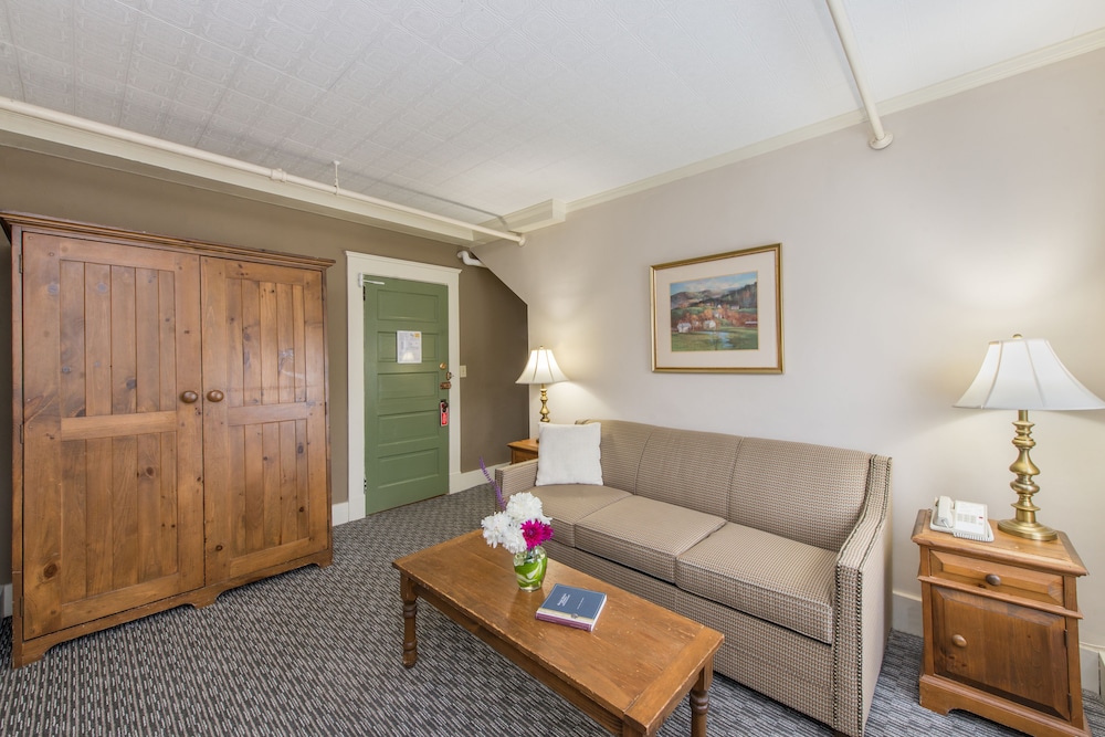 Standard Suite, 1 Queen Bed with Sofa bed (2 rooms) - Photo 3