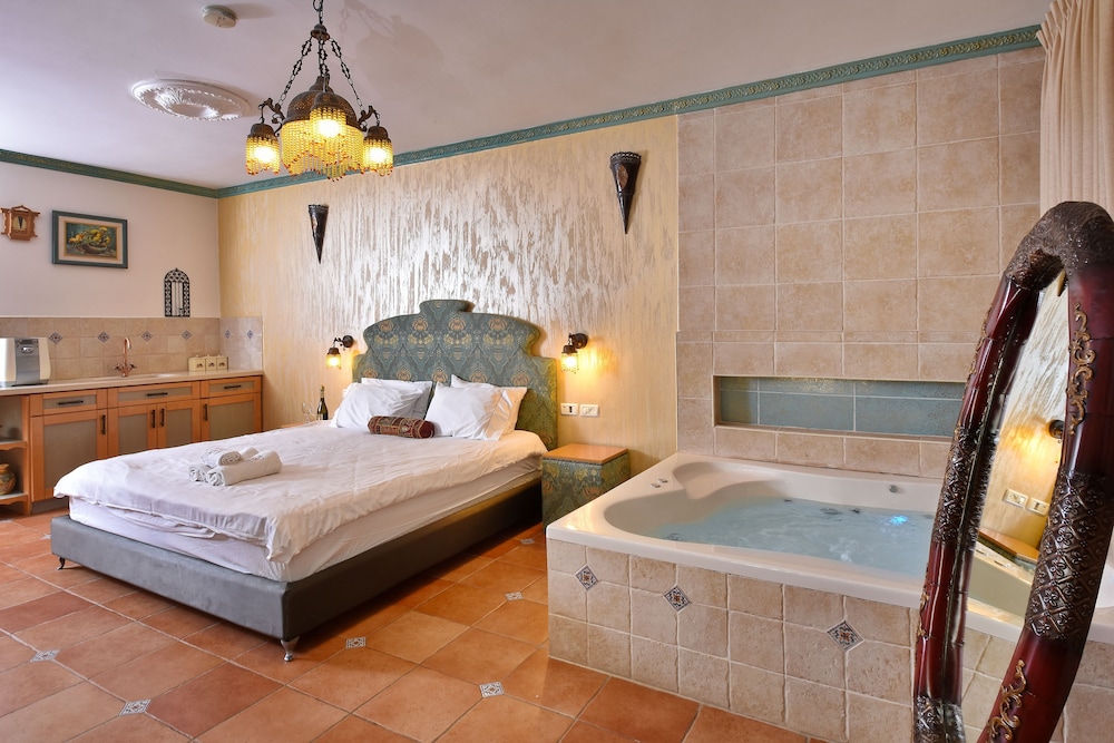 Design Suite, 1 Bedroom, Jetted Tub, Ground Floor photo 3