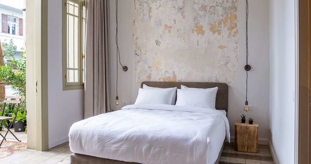 Deluxe Double Room, 1 Queen Bed, Balcony photo 2