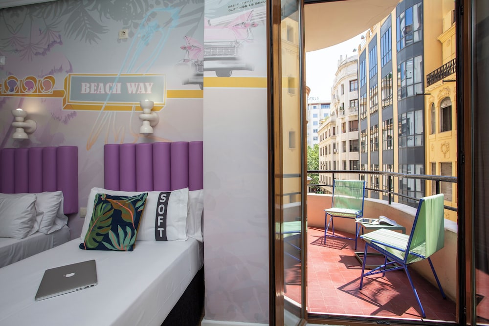 Double Room, 2 Twin Beds, Balcony, City View
