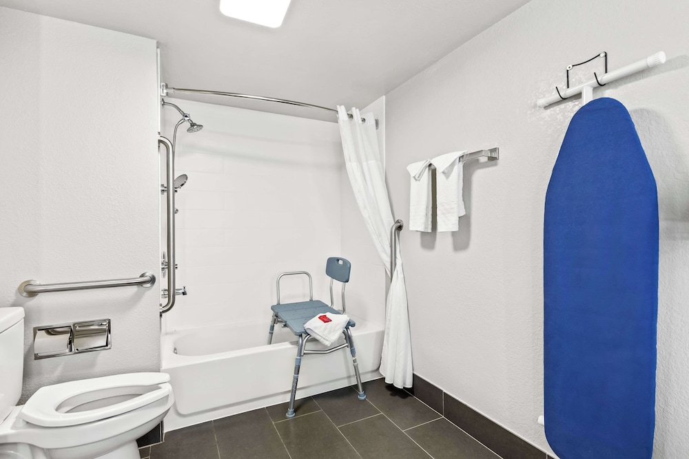 Standard Room, 1 King Bed, Accessible, Refrigerator & Microwave - Photo 11