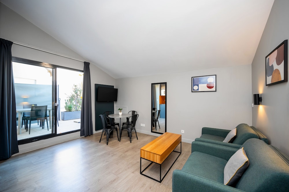 1 Bedroom Apartment with Balcony photo 1