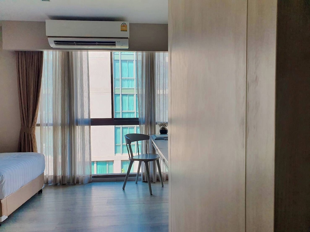 Deluxe Room, 2 Twin Beds, Pool View - Photo 1