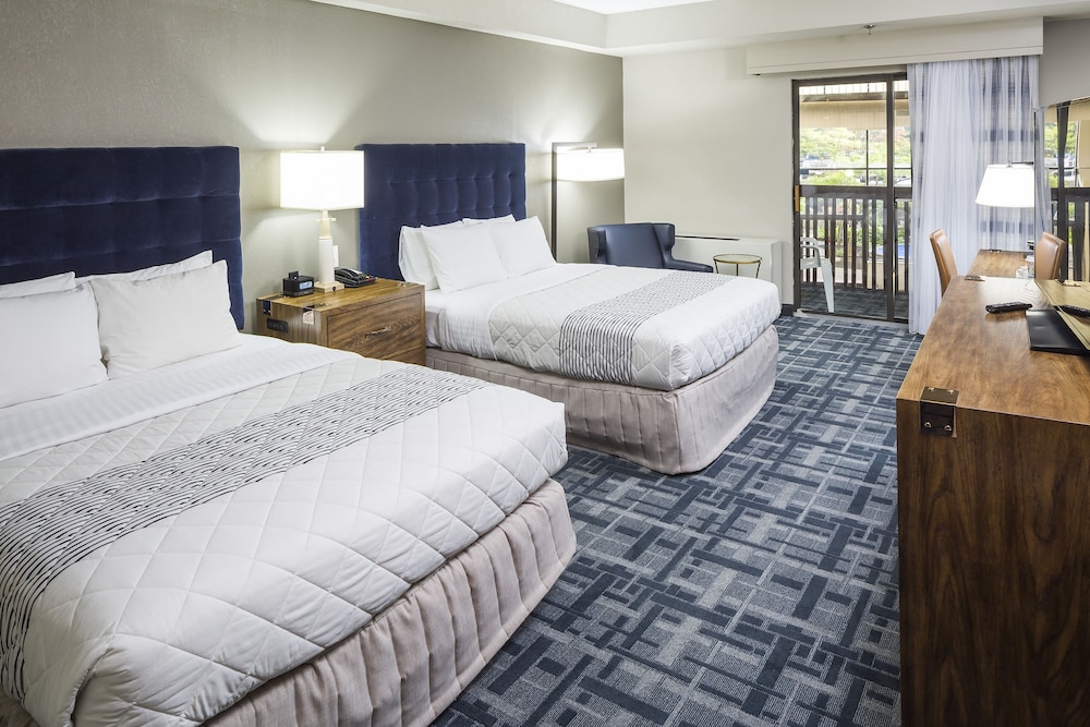 Standard Room, 2 Queen Beds - Photo 5
