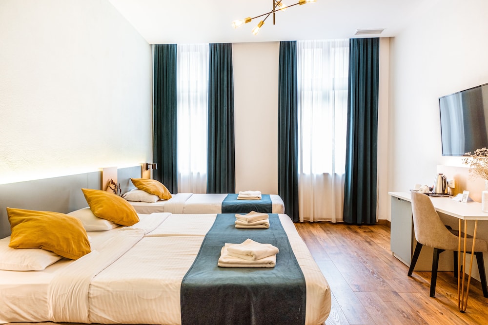 Economy Triple Room