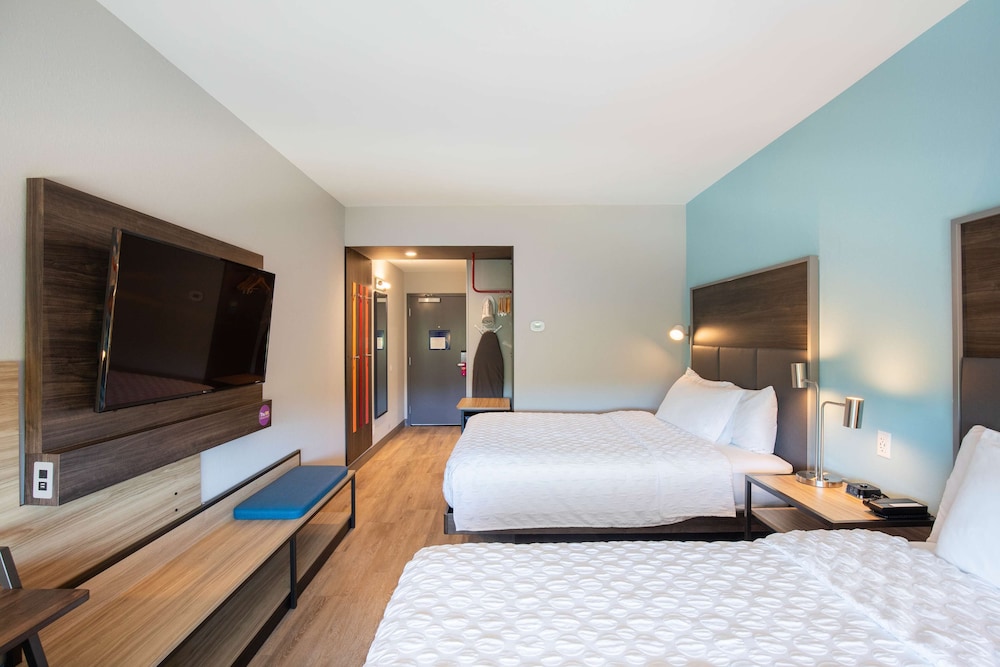 Room, 2 Queen Beds, Accessible (Hearing) - Photo 1