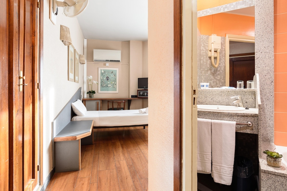 Triple Room - Photo 2