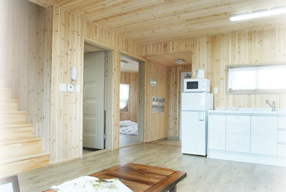 Room (A) photo 3