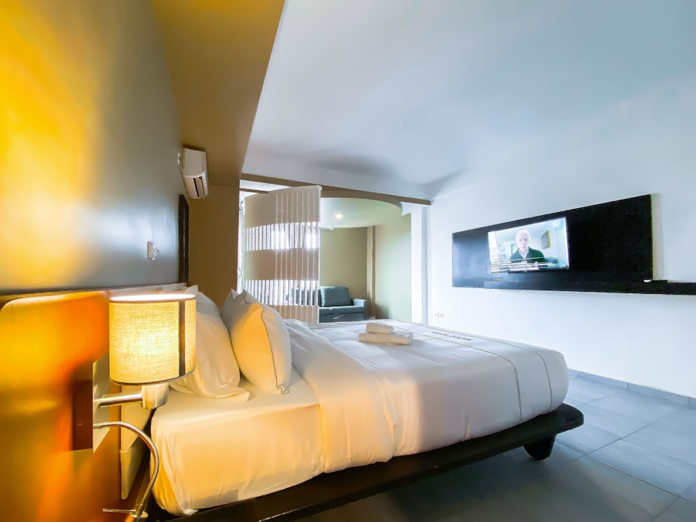 Junior Suite, Pool View photo 2