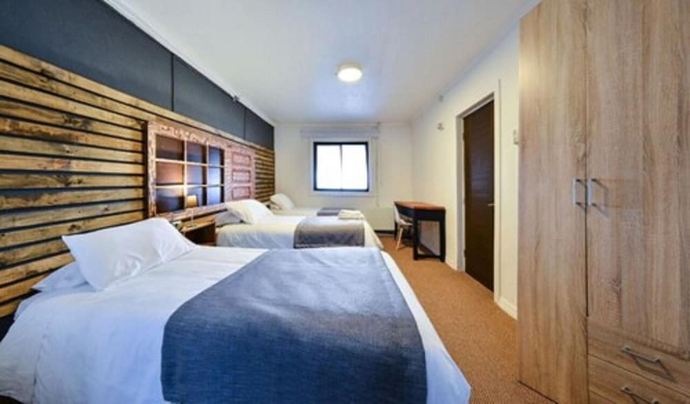 Triple Room, Multiple Beds, Non Smoking (Baño privado) photo 2