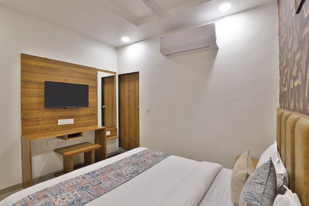 Deluxe Room - Photo 3