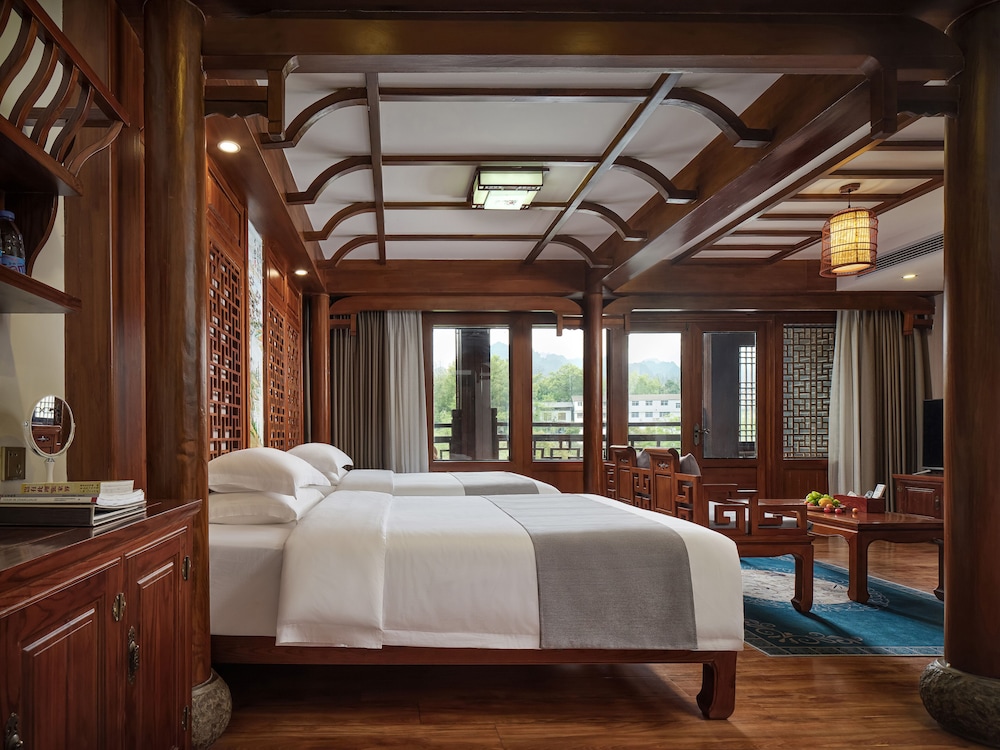 Deluxe Twin Room with Balcony and Lake View