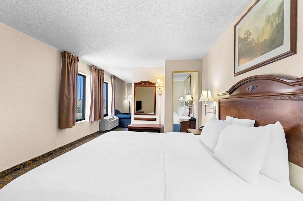 Suite, 1 King Bed, Accessible, Bathtub (With Sofabed) photo 2