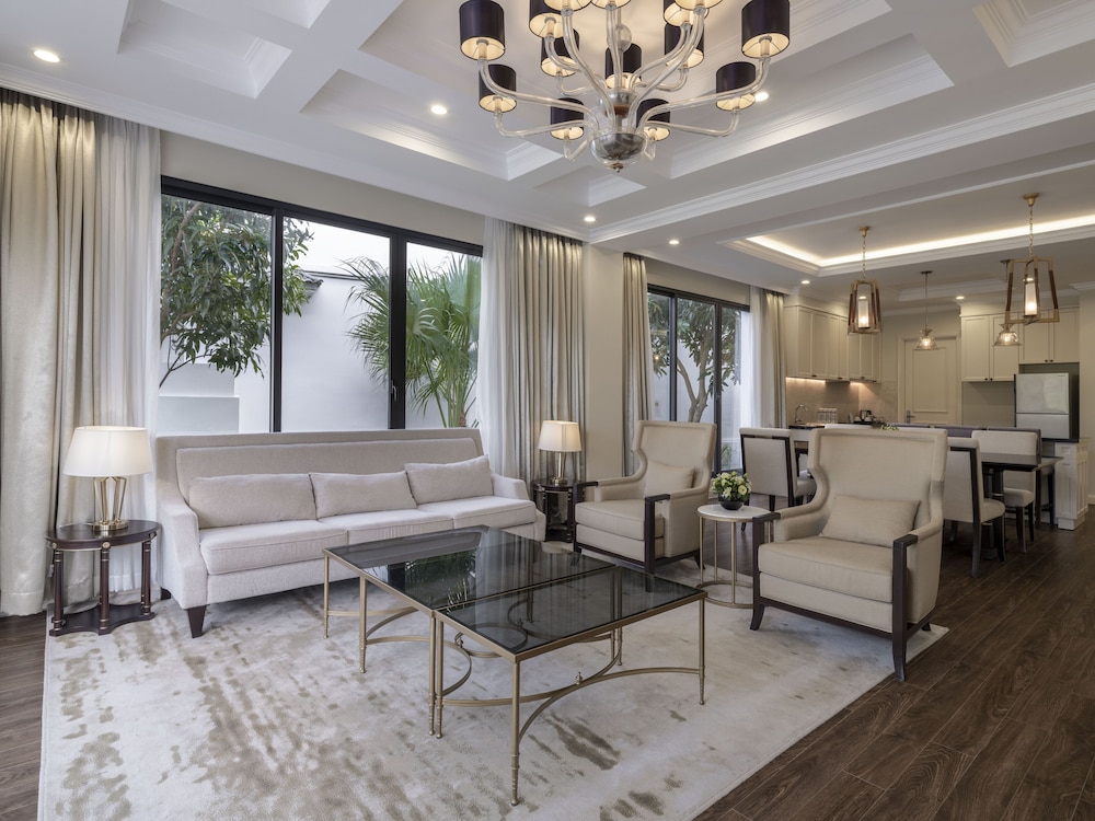 Four Bedroom Villa - Private Pool - Safari Park Access (1 Day) - Lake View