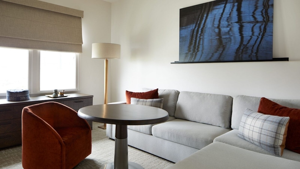 Suite, Multiple Beds (Evergreen)