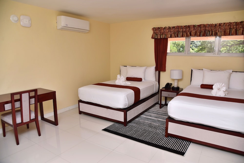 Standard Room, 2 Queen Beds, Non Smoking photo 3
