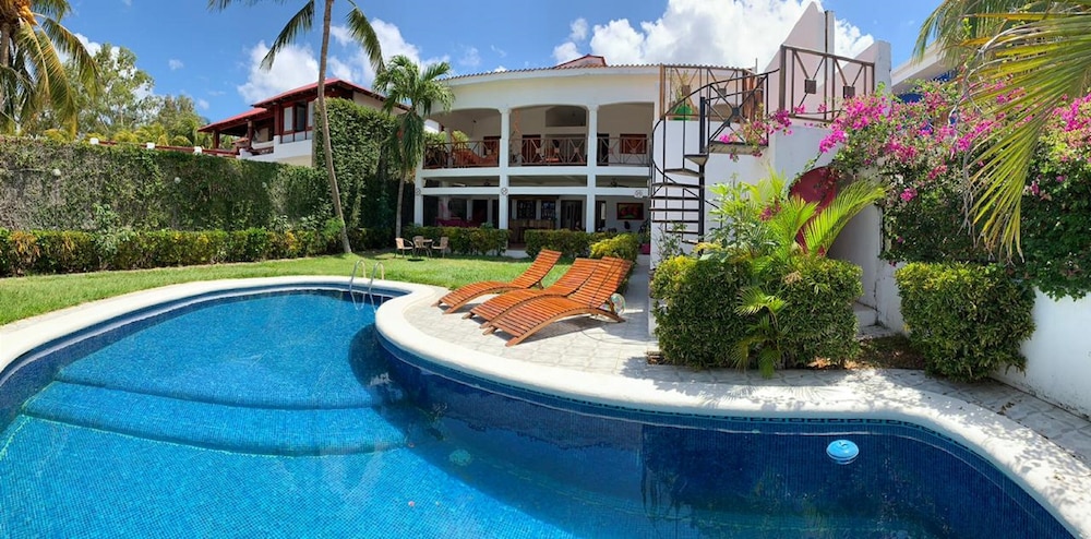 Superior Quadruple Room, 2 Double Beds, Terrace, Sea Facing photo 3