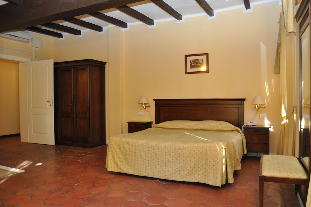 Traditional Double or Twin Room photo 1