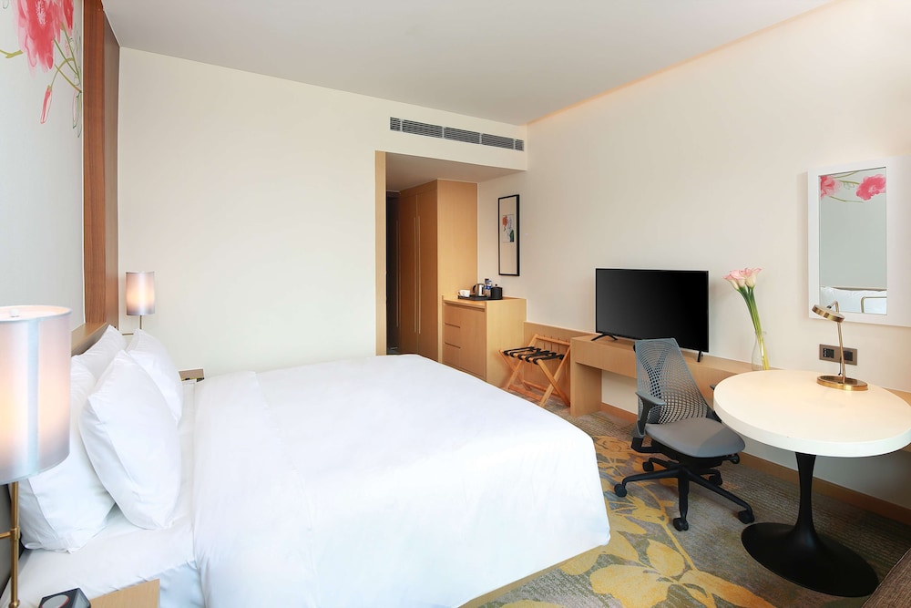 Deluxe Room, 1 King Bed, Garden View photo 1