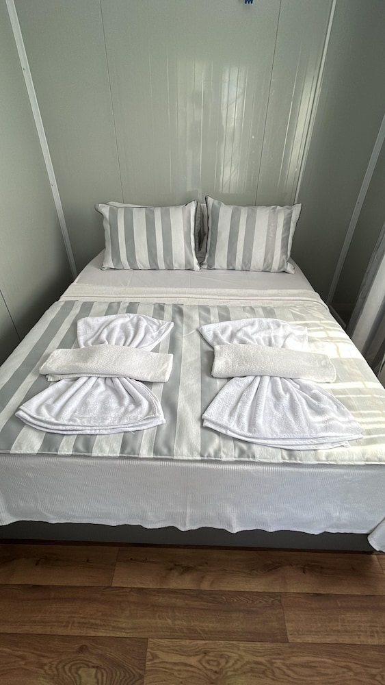 Economy Room, 1 Bedroom, Pool View, Garden Area photo 2