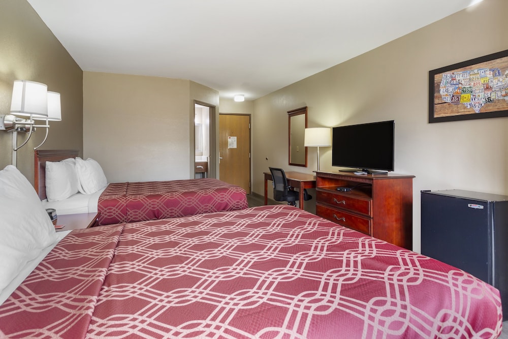 Room, 2 Queen Beds, Non Smoking - Photo 3