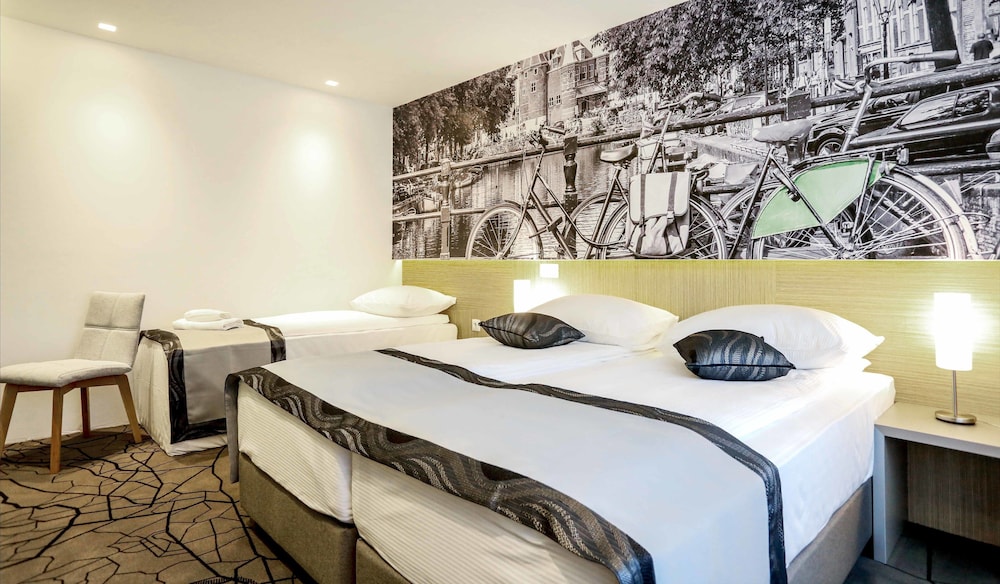 Standard Triple Room, 1 Bedroom, Accessible photo 1