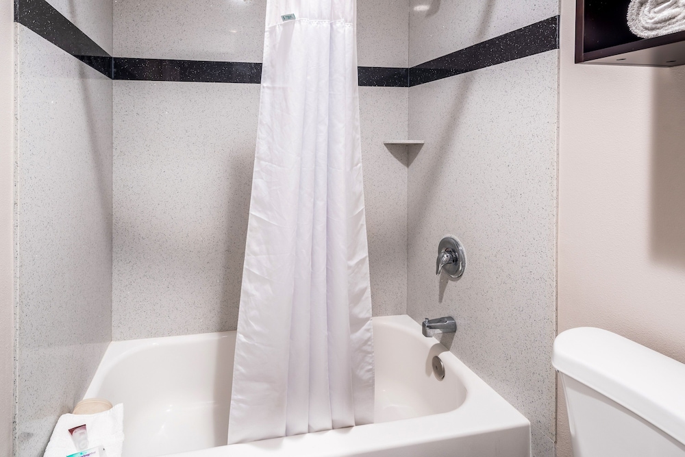 Superior Room, 1 King Bed (Smoke Free) - Photo 4