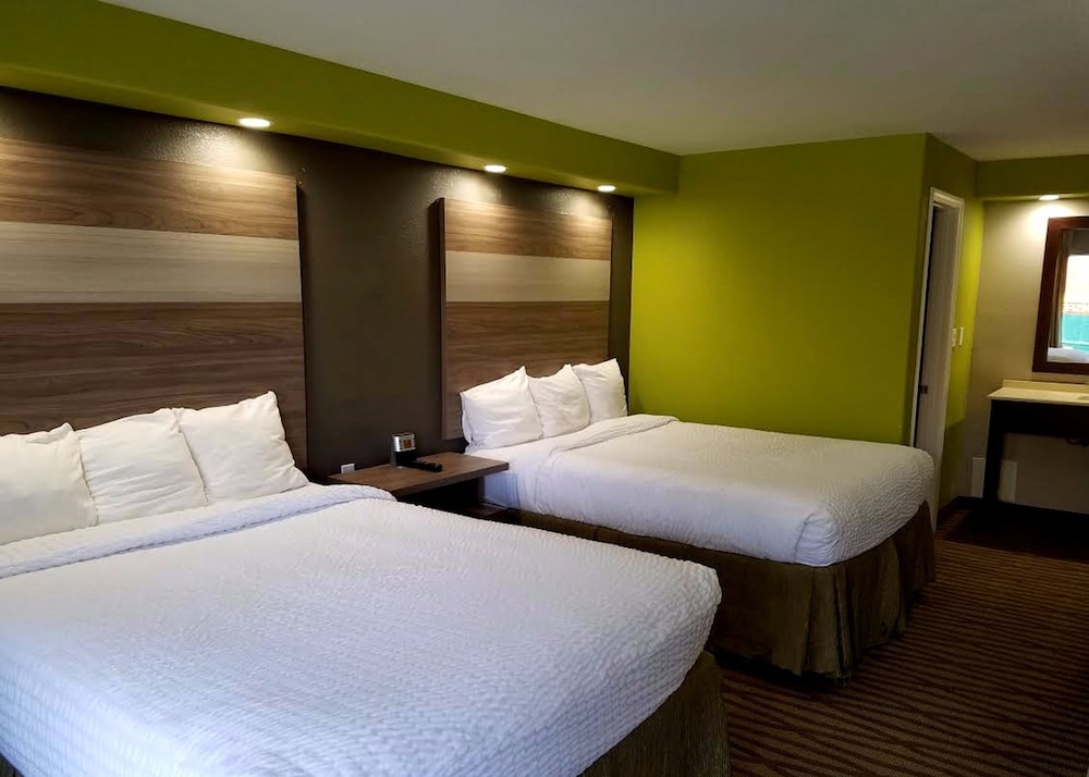 Deluxe Room, 2 Queen Beds, Non Smoking - Photo 1