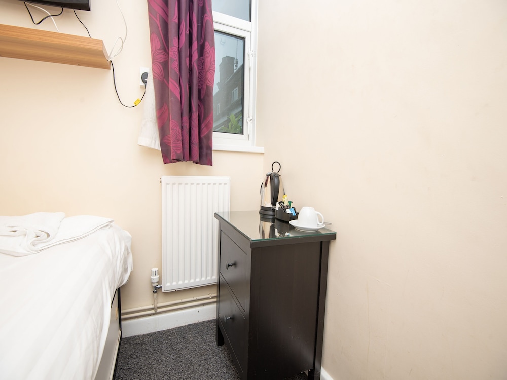 Compact Single Room - Shared photo 3