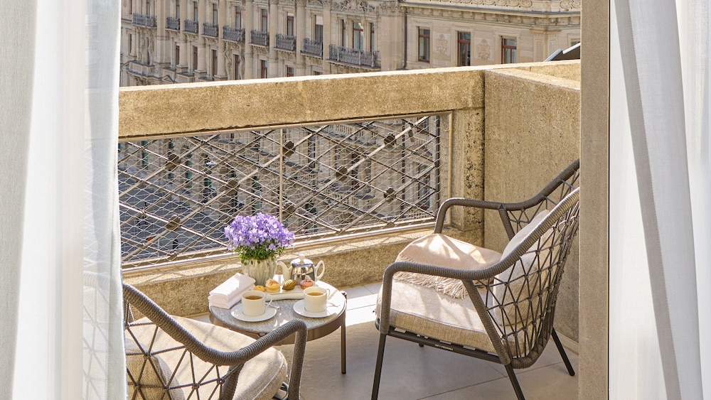 Junior Suite, Terrace (King or Twin) thumbnail 5