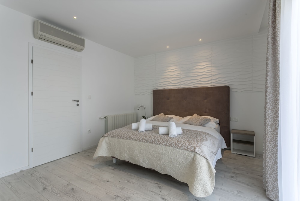 Deluxe Room, Balcony, Sea View - Photo 4
