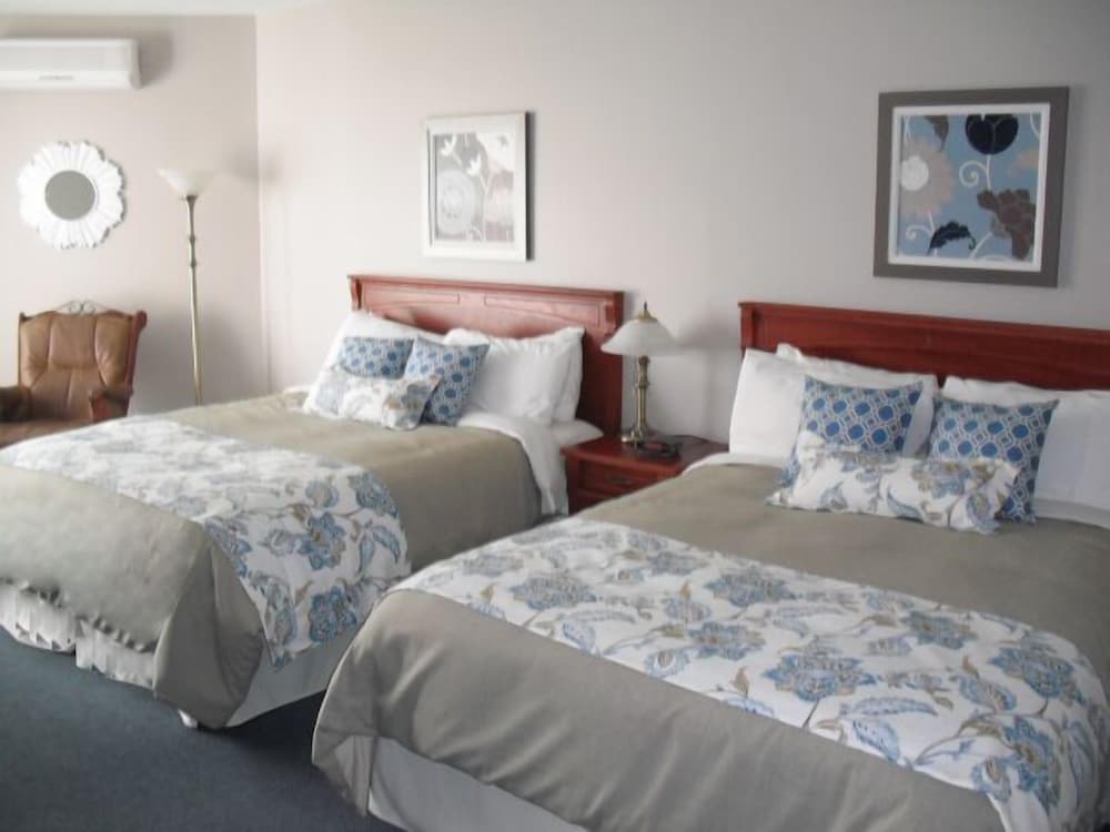 Superior Room, 2 Queen Beds photo 2