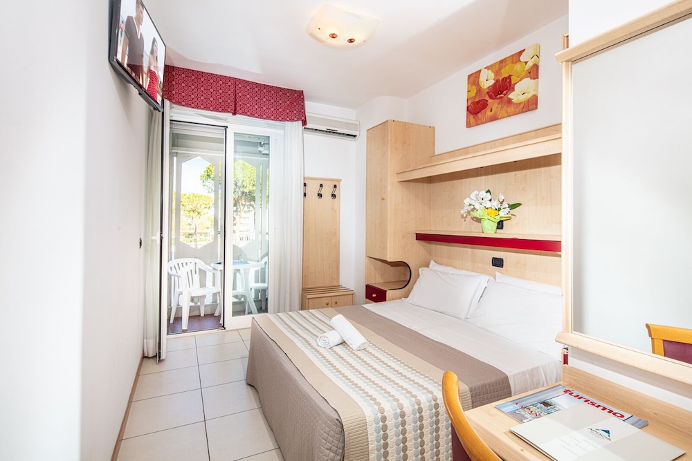 Standard Double or Twin Room, Balcony photo 1